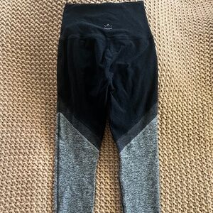 Beyond Yoga Women's Tri-Panel Spacedye High-Waisted Midi Leggings Gray/Black S